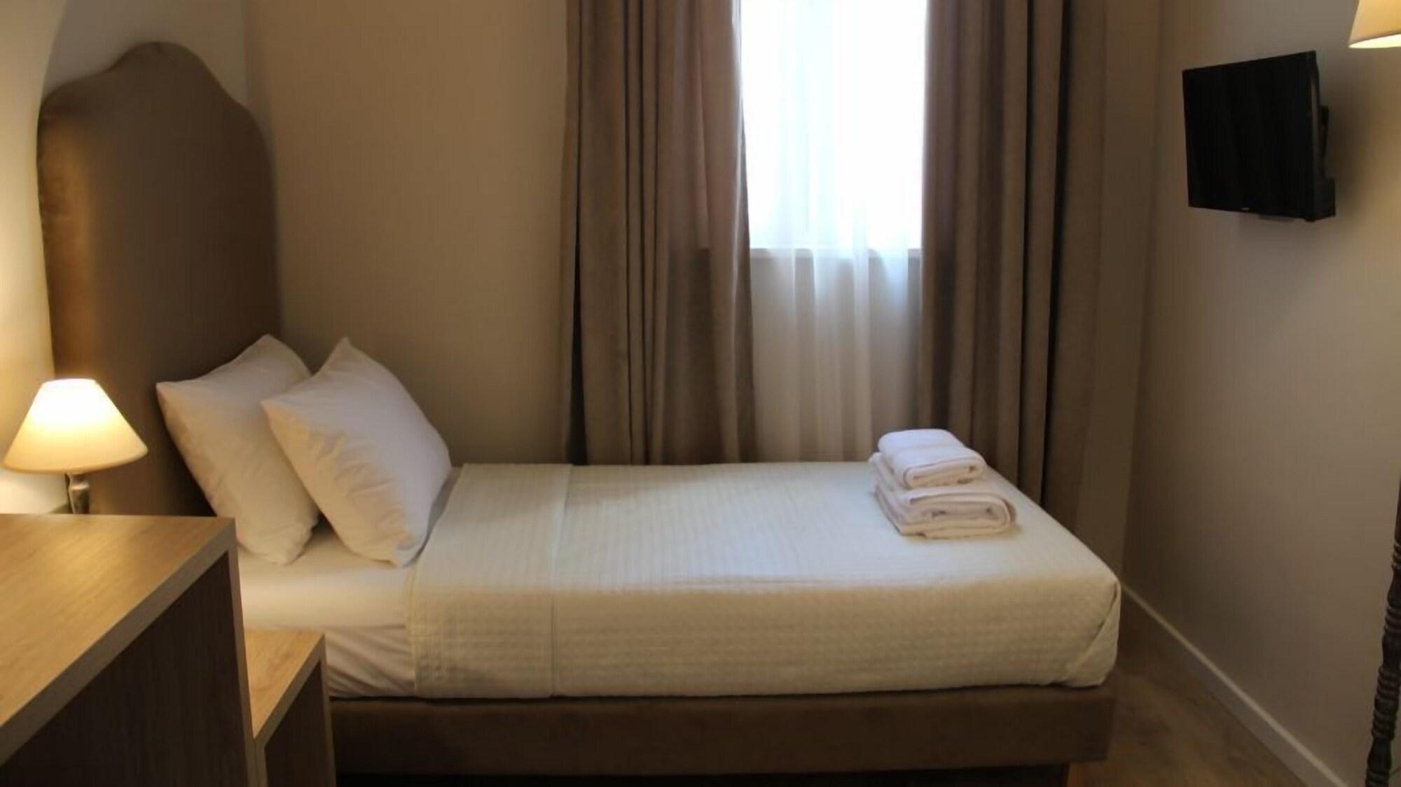 Hotel Hermes Tirana Exterior foto