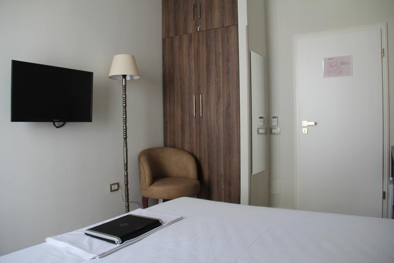 Hotel Hermes Tirana Exterior foto
